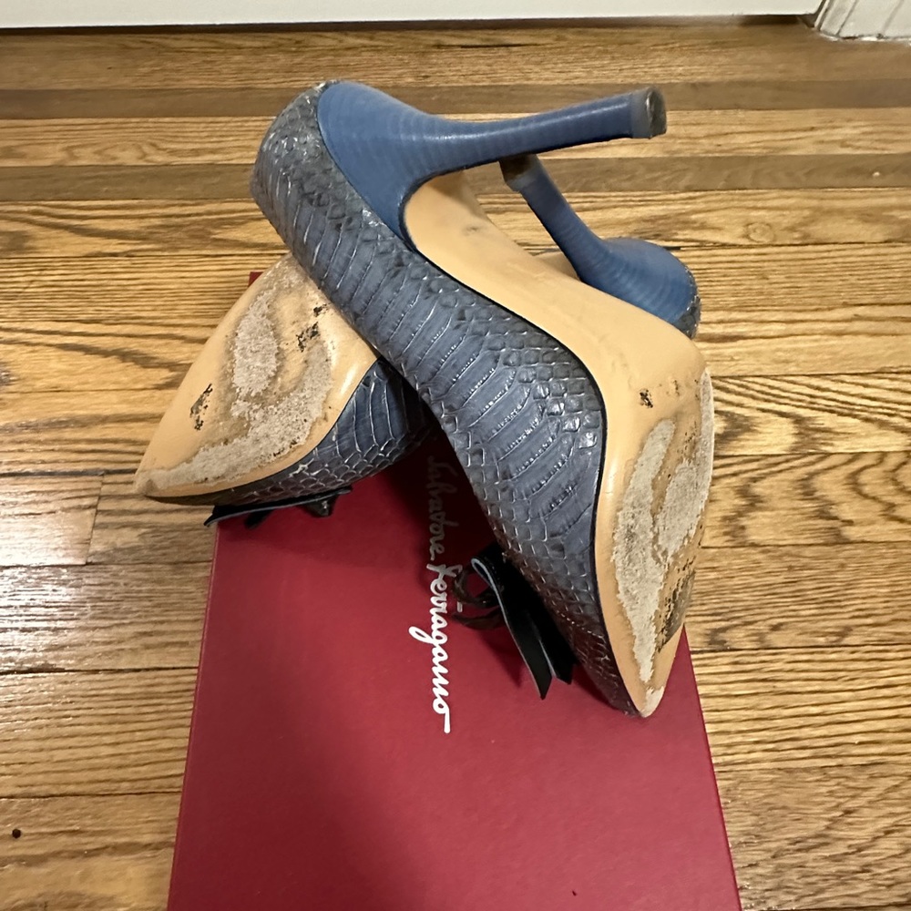 Ferragamo Pumps Size 7